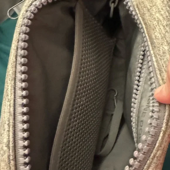 Dagne Dover Gray Neoprene Crossbody Belt Bag Athleisure Travel - Picture 2 of 4